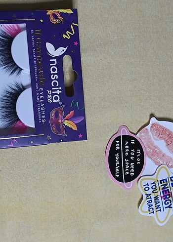 Uçları pembe nascita takma kirpik