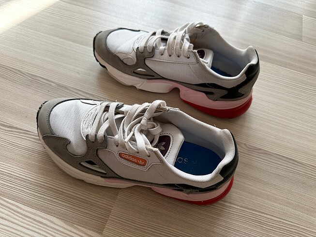 Adidas - Falcon Sneaker