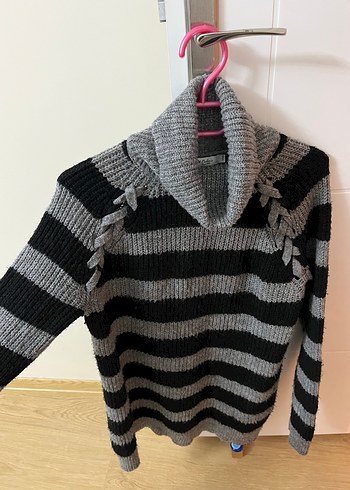 Gri Siyah Çizgili Boğazlı Kadın Kazak - Görsel 3