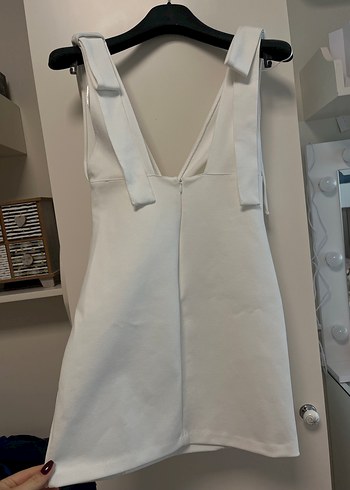 V Yaka Beyaz Kolsuz Mini Elbise - Görsel 2