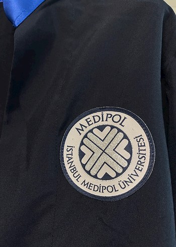 Medipol Üniversitesi Mezuniyet Cübbesi Ve Kep'i - Görsel 2