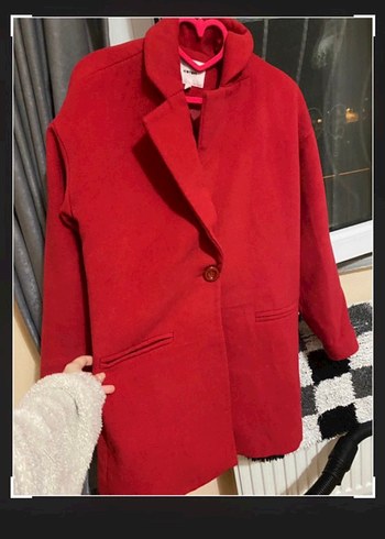 Kırmızı Düğmeli Kadın Kaban - Görsel 3