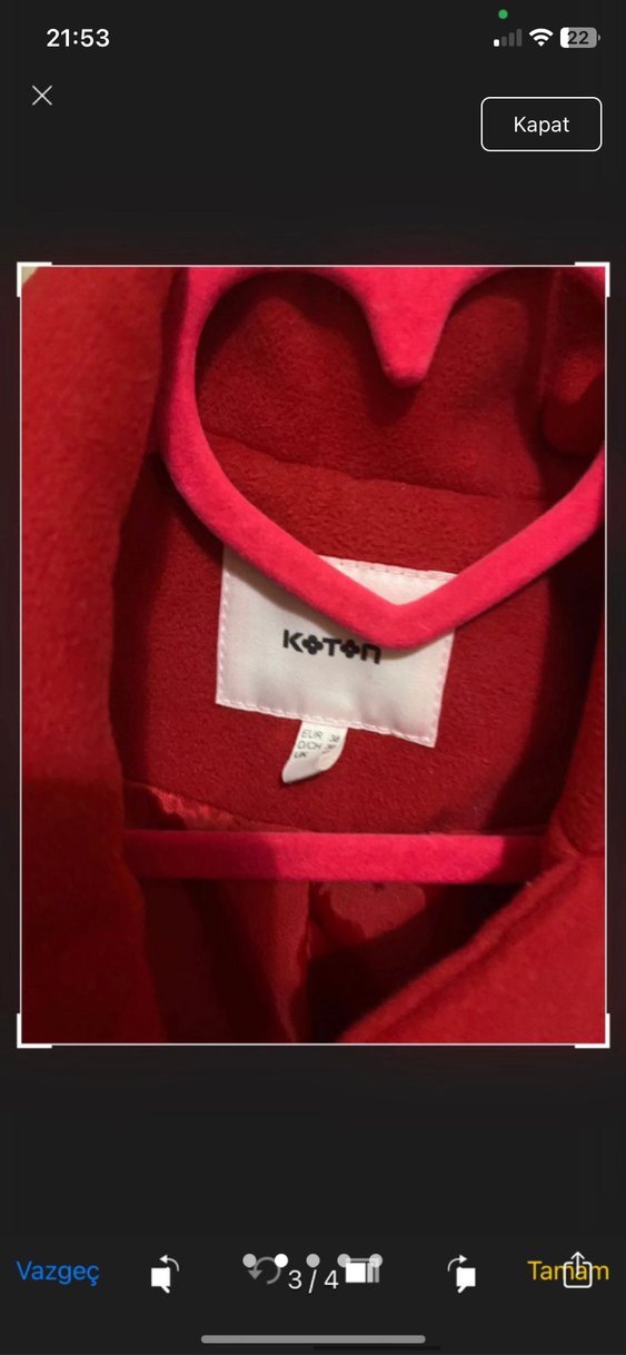 Kırmızı Düğmeli Kadın Kaban - Görsel 2