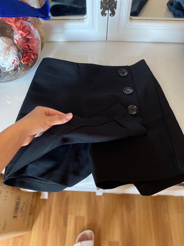 Düğmeli Siyah Kadın Midi şort etek - Görsel 2