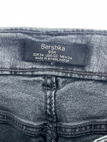 34 Beden gri Renk Bershka Jean / Kot %70 İndirimli.