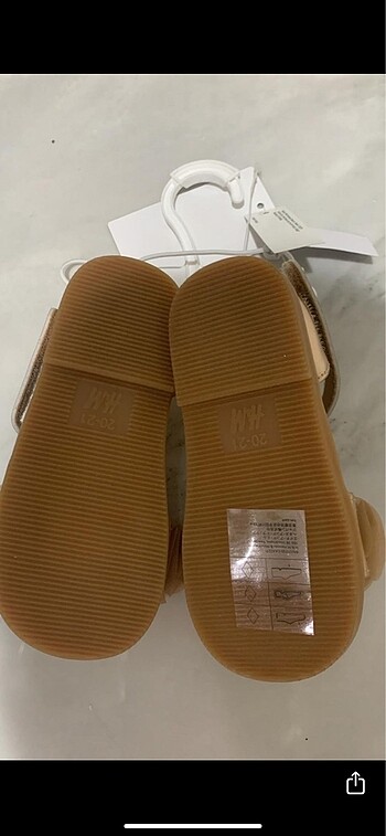 20 Beden altın Renk H&M marka Çiçek Detaylı Sandalet ( yeni ve etiketli,20-21 numara