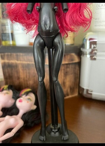  Beden Monster high catty noir