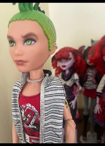 Beden Monster high deuce basic