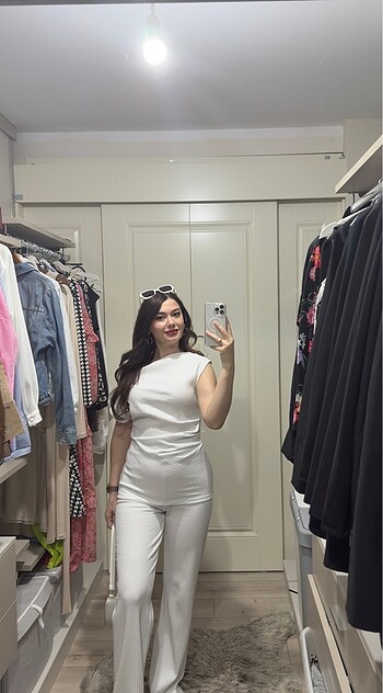 Alt üst beyaz pantolon bluz takım