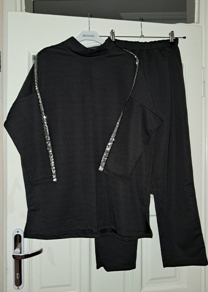 Kolları şeritli takım - Görsel 2