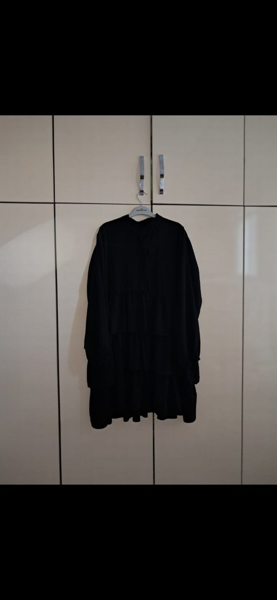 Siyah Katlı Fırfırlı Uzun Tunik - Görsel 3