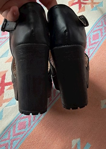 Siyah Desenli Tokalı kalın Topuklu Kadın Sandalet - Görsel 7