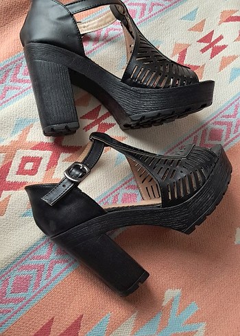 Siyah Desenli Tokalı kalın Topuklu Kadın Sandalet - Görsel 6