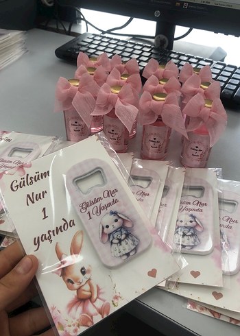 Pembe Kokulu Hediye Şişeleri ve Açacak magnet - Görsel 3