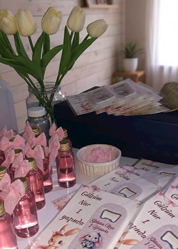 Pembe Kokulu Hediye Şişeleri ve Açacak magnet - Görsel 2