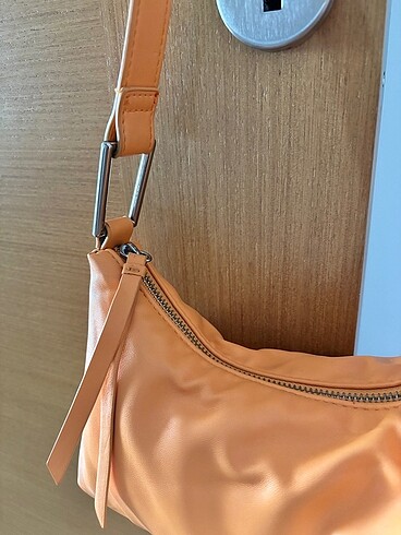 Beden Pull and Bear Kol Çantası