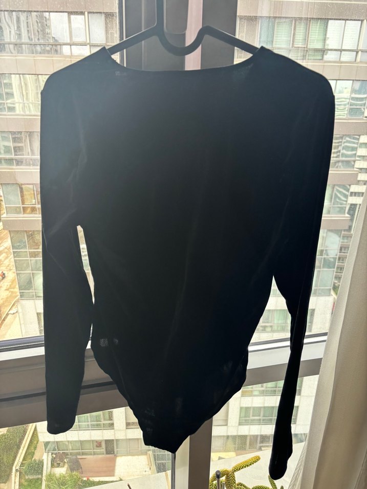 Koton Siyah V Yaka Kadife Uzun Kollu Kadın Body - Görsel 3