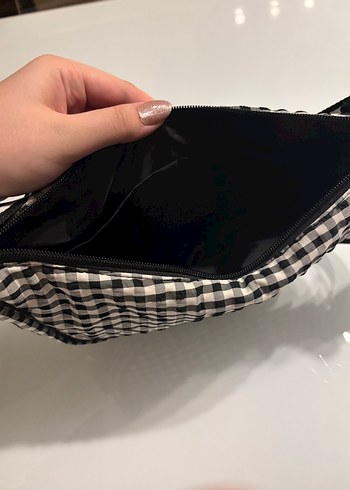 Uniqlo Beyaz Siyah Kareli Omuz Çantası - Görsel 3