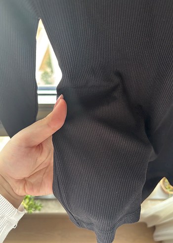 Stradivarius Siyah Uzun Kollu Sırt Dekolteli İnce Kadın Bluz - Görsel 2