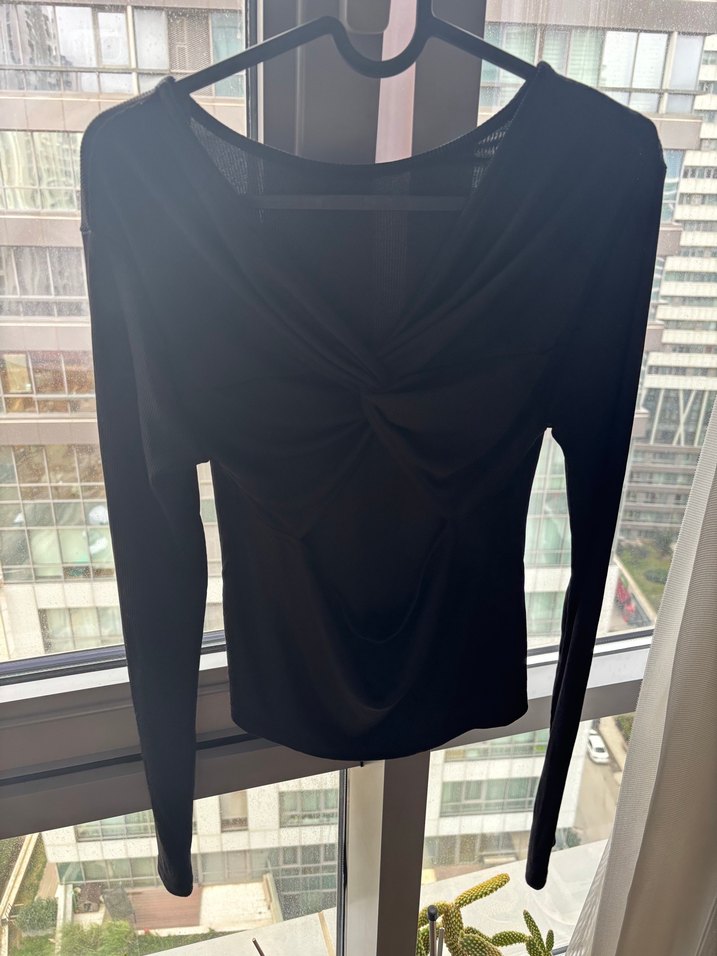 Stradivarius Siyah Uzun Kollu Sırt Dekolteli İnce Kadın Bluz - Görsel 3