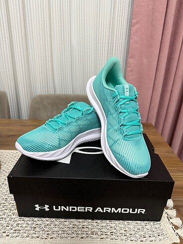 UNDER ARMOUR KADIN