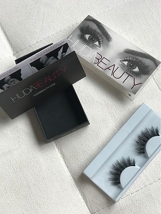 Beden Huda Beaty Noelle #14 Faux Mink Kirpik