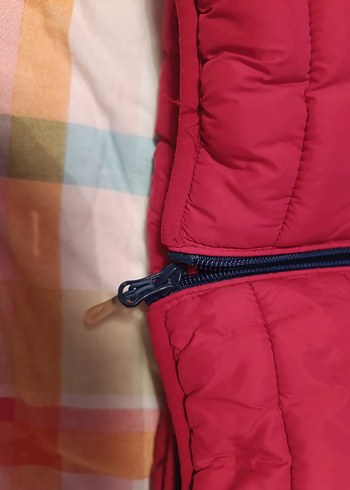 Kırmızı Kapüşonlu Kadın Şişme Yelek - Görsel 4