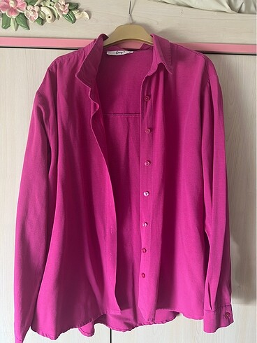 Pembe gömlek