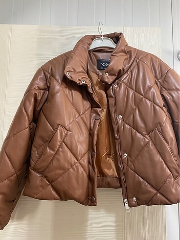 Bershka Mont robin