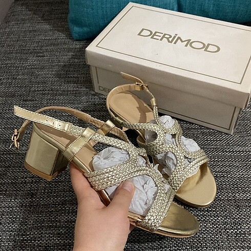 Derimod Gold kısa topuklu ayakkabı