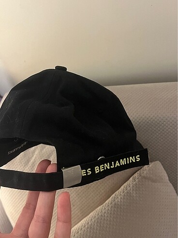 Beden les benjamins şapka