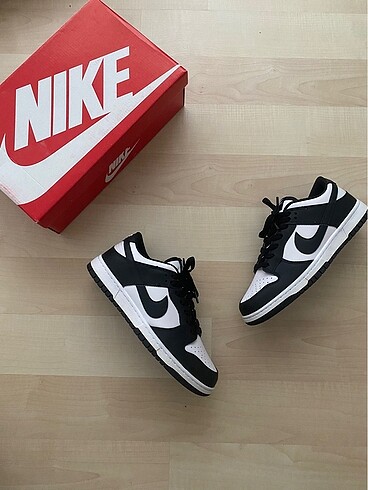 Nike Dunk Low Panda