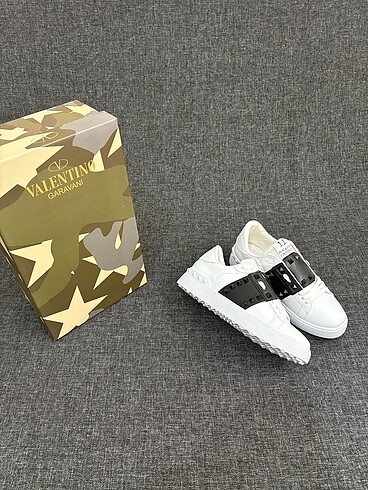 Golden Goose Deluxe Valentino Garavani