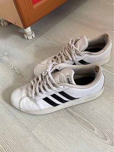 Beyaz orjinal adidas