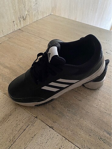 Orijinal siyah adidas ayakkabı