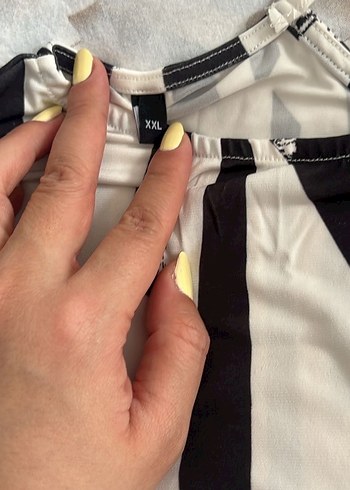 Uzun Kollu Beyaz Çizgili Bluz - Görsel 3