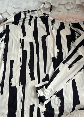 Uzun Kollu Beyaz Çizgili Bluz - Görsel 2