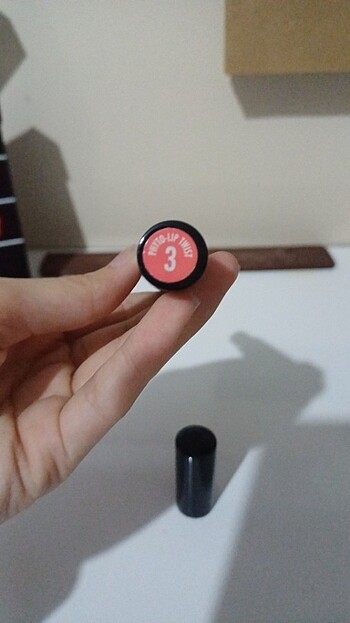  Beden sisley paris phyto lip twist 3
