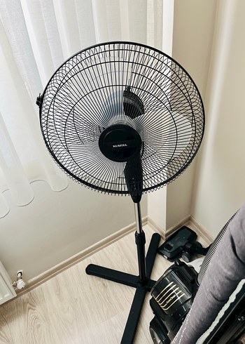 Kumtel Siyah Ayaklı Vantilatör - Görsel 2