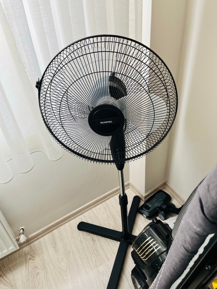 Kumtel Siyah Ayaklı Vantilatör - Görsel 2