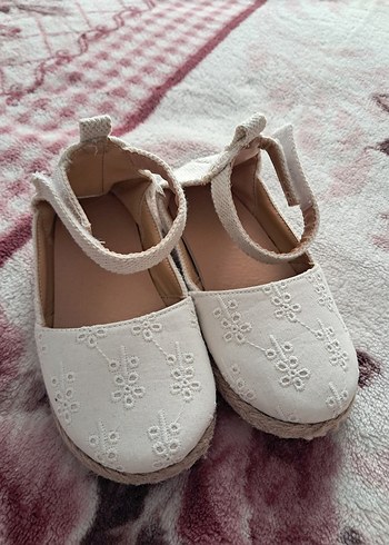 LCW STEPS Beyaz Nakışlı Kız Bebek Babet - Görsel 2