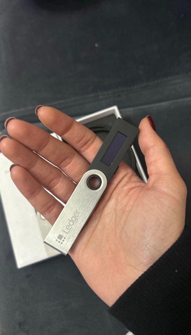 Ledger Nano S Altın Renkli Kripto Cüzdan - Görsel 2