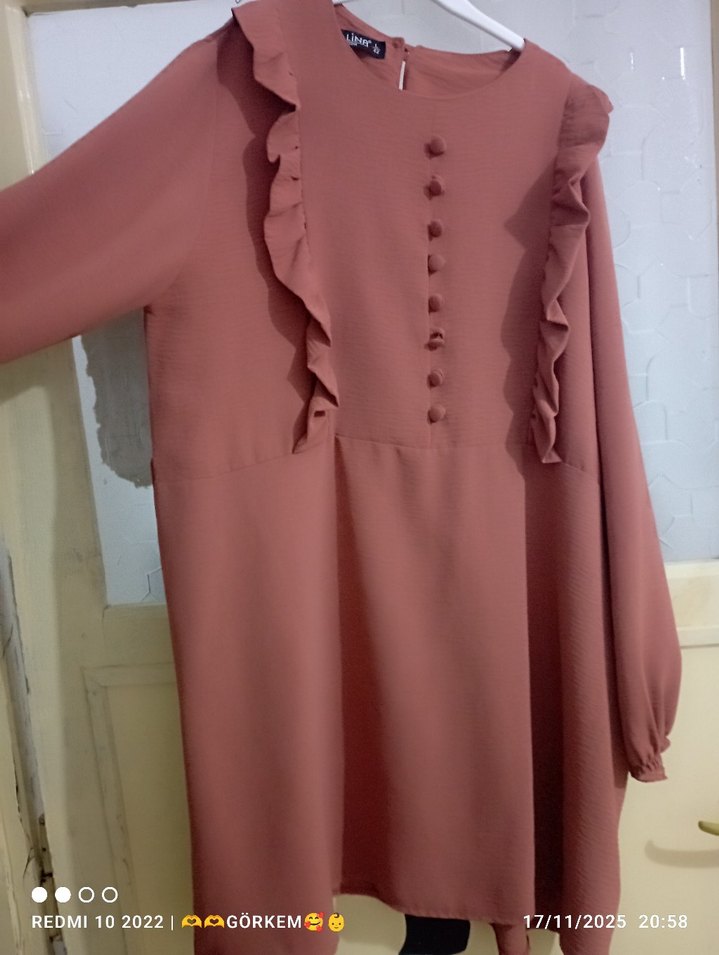 Uzun Kollu Bej Fırfırlı Tunik - Görsel 2