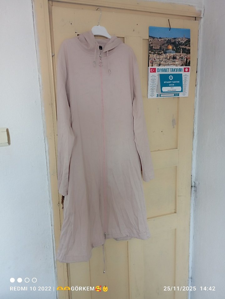 Bej Uzun Kollu Rahat Kesim Kadın Elbisesi - Görsel 2