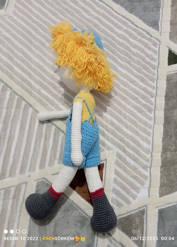 Sarı saçlı renkli örgü oyuncak bebek - Görsel 5