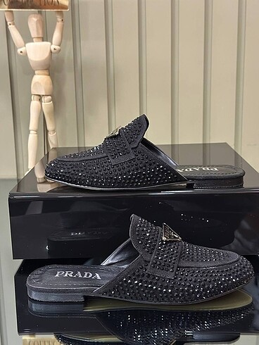 37 Beden siyah Renk PRADA