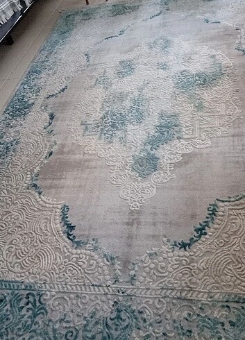 6 metre kare halı 2 adet var