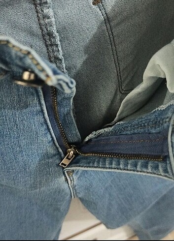 31 Beden Kırmızı şeritli dar paça kot pantolon