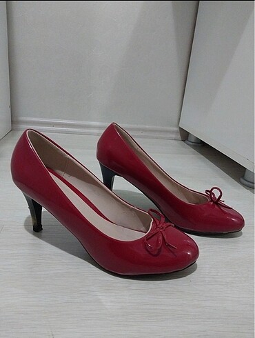 Diğer Fiyonklu kırmızı topuklu ayakkabı