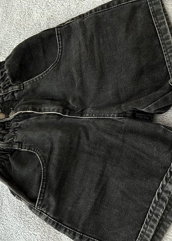 Siyah Bel Detaylı Bol Kesim Mini Kot Şort - Görsel 3